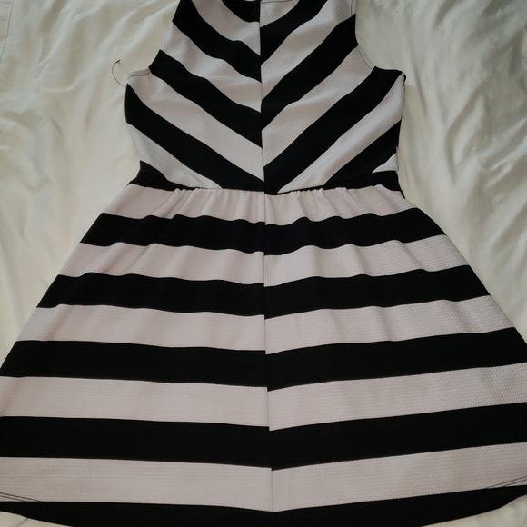 Poema size juniors 14 Black and white striped Dress - Picture 6 of 11